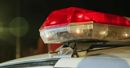 高雄夜班保全滑撞護欄 車停路邊「折腰倒副駕」亡！